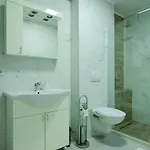 Unique Апартаменты Високо