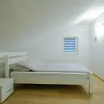 Unique Високо